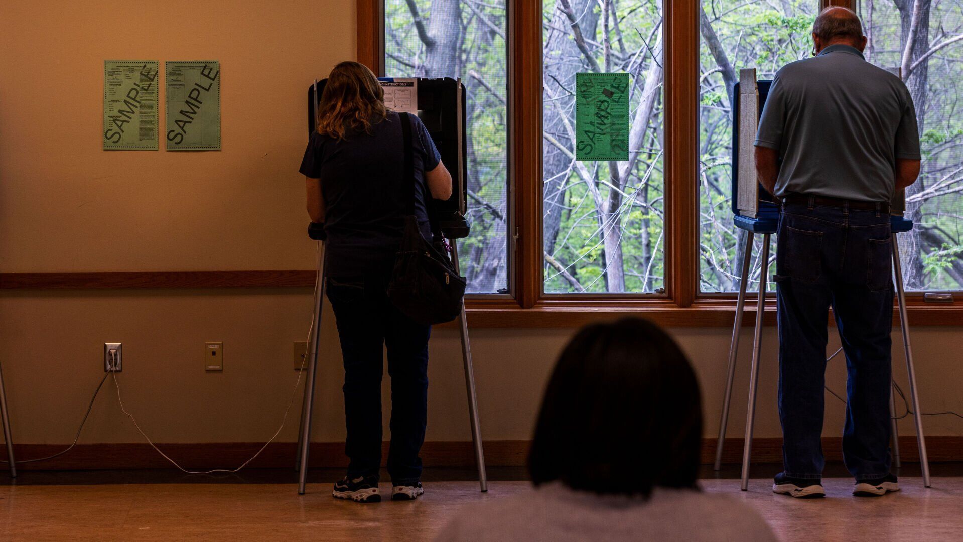 051122-owh-new-voters-pic-cm008.jpg